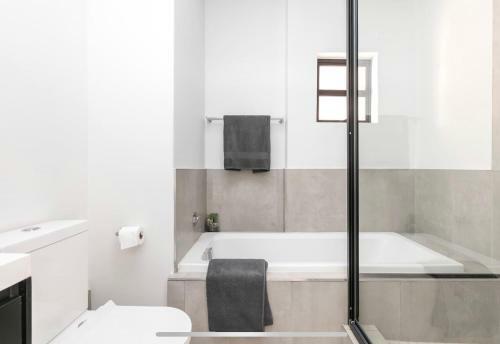 Trendy Melrose Apartment