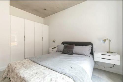 Trendy Melrose Apartment