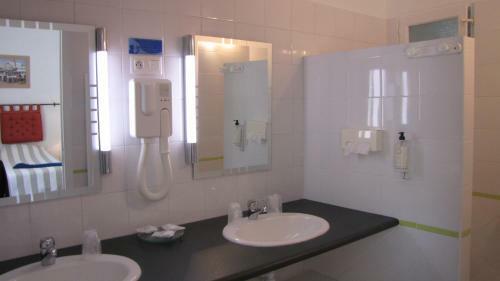 Hotel H�tel Les Gollandi�res