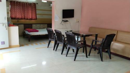Hotel Sarvodaya Deluxe Lodge