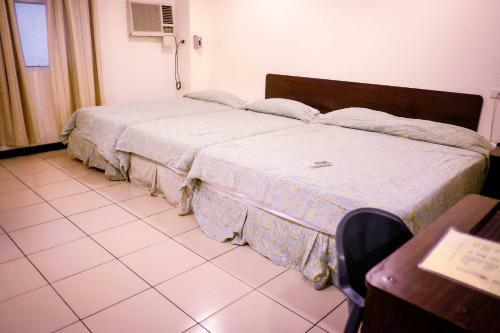 Crowne Garden Hotel