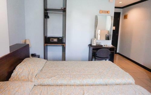 Crowne Garden Hotel