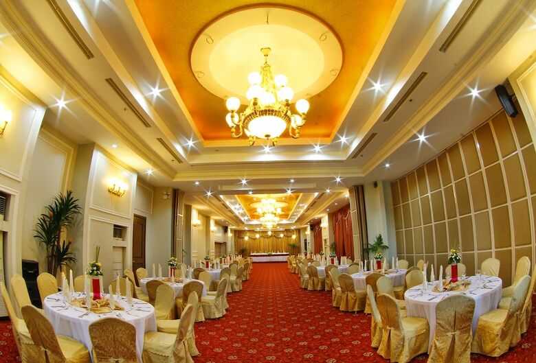 Sarrosa International Hotel And Residential Suites