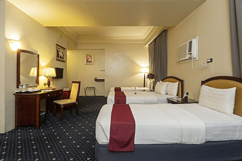Sarrosa International Hotel And Residential Suites