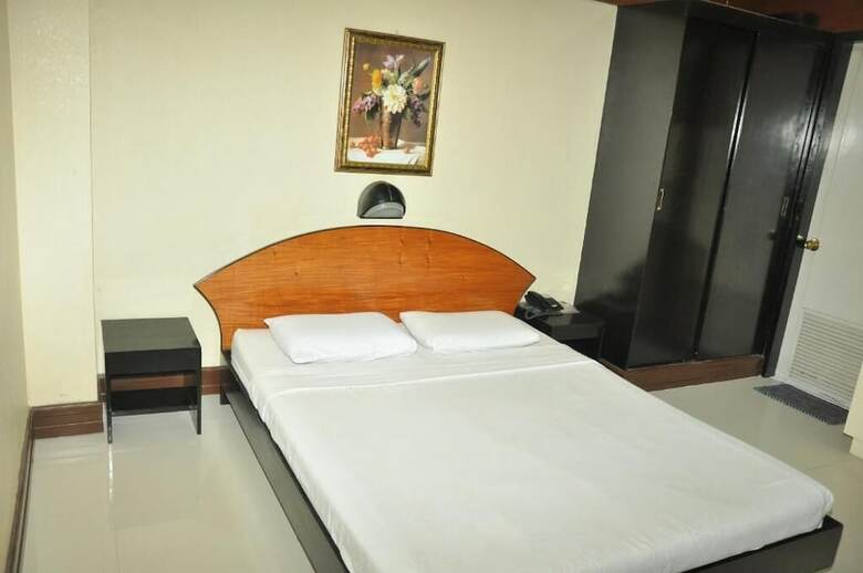 Hotel Paragon Suites