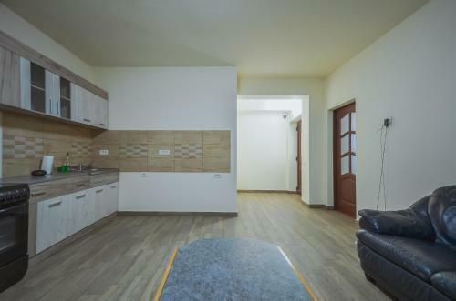 Villa Beautiful Homes With Private Yard, Bath And Free Parking
