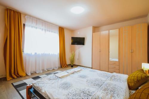 Villa Beautiful Homes With Private Yard, Bath And Free Parking