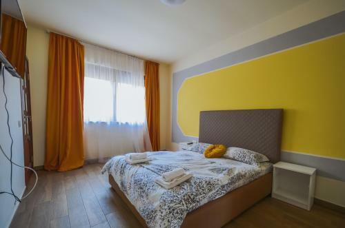 Villa Beautiful Homes With Private Yard, Bath And Free Parking