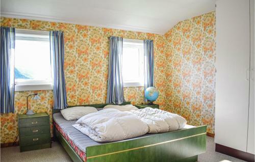 Nice Home In Brekke With Wifi And 5 Bedrooms