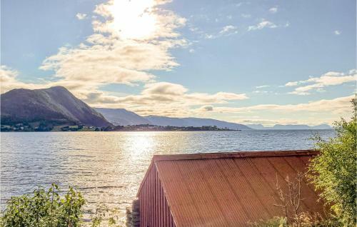 Nice Home In Brekke With Wifi And 5 Bedrooms