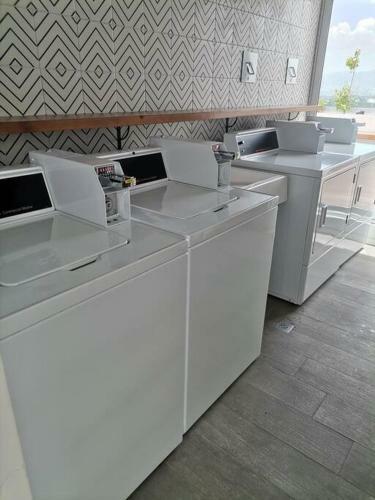 Apartment 5 Minutes From Airport! Zone 13