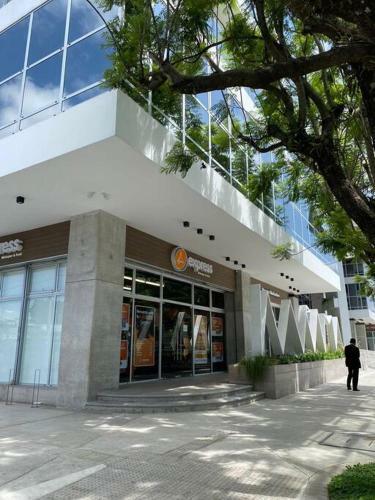 Apartment 5 Minutes From Airport! Zone 13
