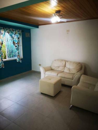 Espectacular Casa Amoblada En Cove�as