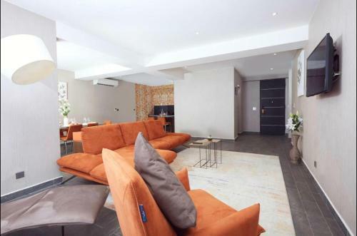Apartamento Luxurious Executive One Bedroom Suite Space Available