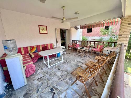 Peaceful 5br Villa + 4bath W/ Private Pool