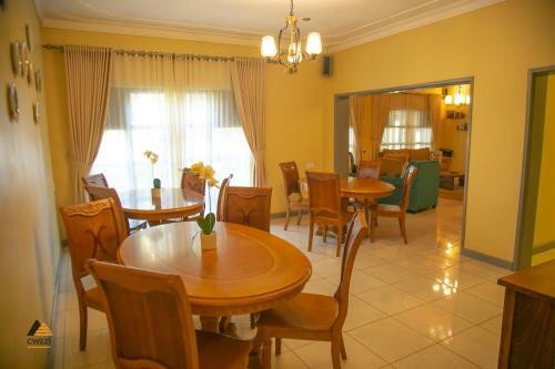 Hotel Cwezi By The Lake