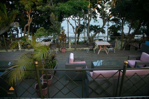Hotel Cwezi By The Lake