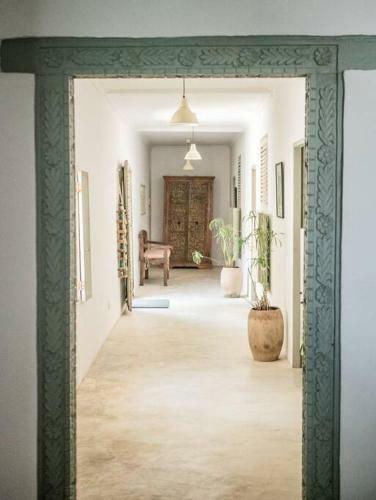 Barefoot Beachfront Villa, Chef, Pool, Sleeps 12
