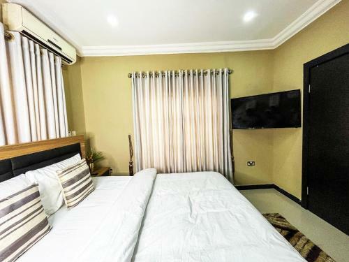 Eleven Apartments Agidingbi