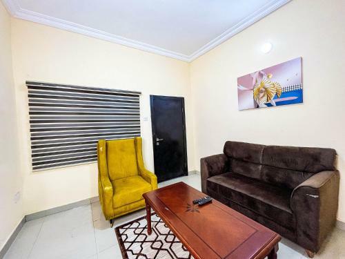 Eleven Apartments Agidingbi
