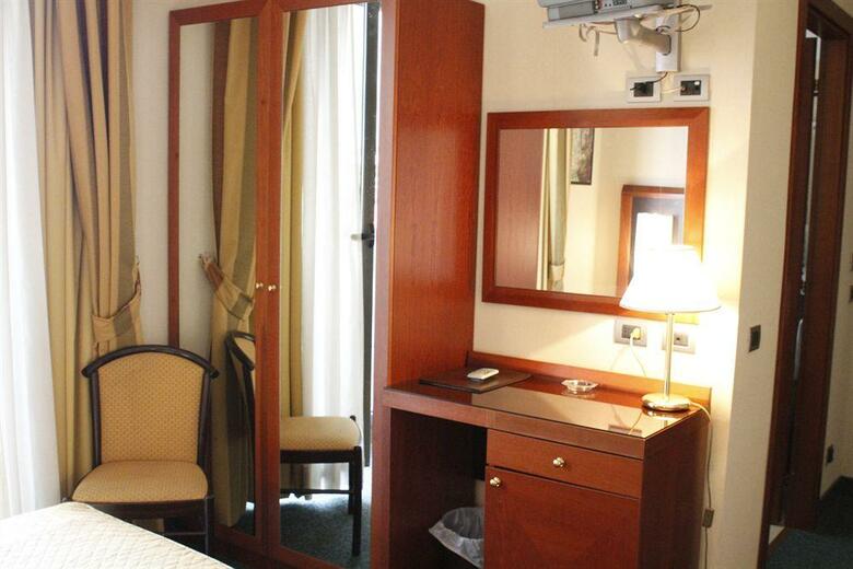 Smooth Hotel Rome West
