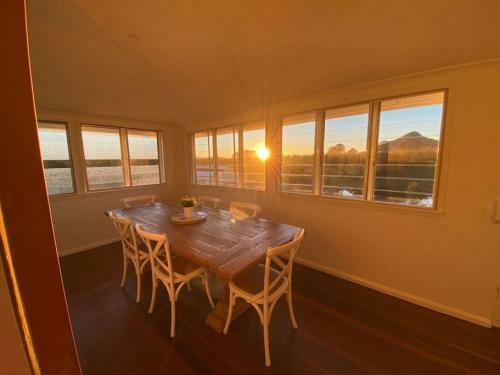 Cooroy Old World Charm, - Amazing Views - Farm Stay