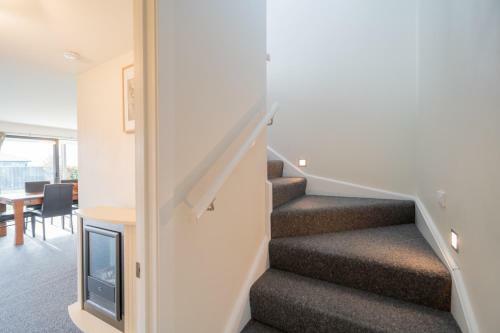 Acheron Homestead - Te Anau Holiday Home