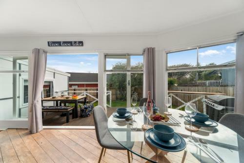 Kerer? Lodge - Two Mile Bay Holiday Home