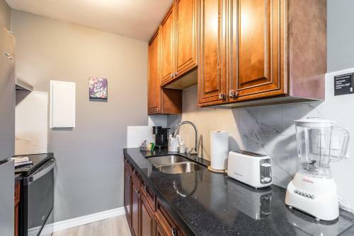 Cozy 1br Apartment With King Bed - Near Downtown