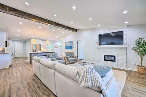 Lakefront Paradise With Fire Pit And Boat Slip!