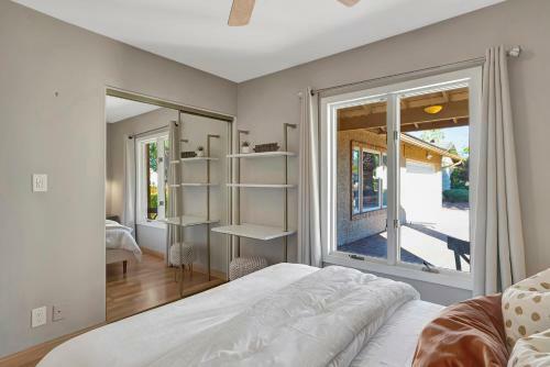 Villa *new*designer Oasis 4bdrm W/pool/jacuzzi/pooltable/mini Botanical Garden
