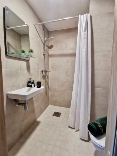 New Studio Apartment, City Centre, Parking