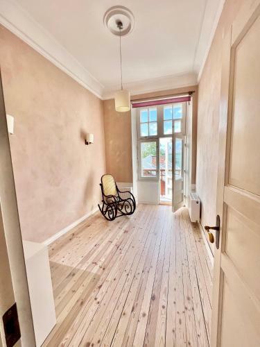 Lovely 3- Room Apartment In Historical House