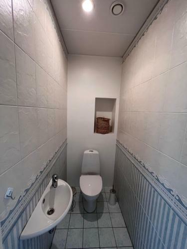 Lovely 3- Room Apartment In Historical House