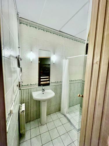 Lovely 3- Room Apartment In Historical House