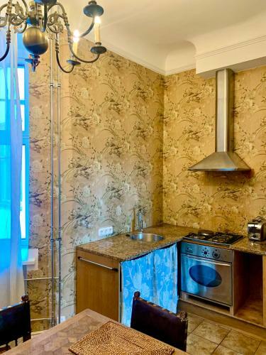 Lovely 3- Room Apartment In Historical House
