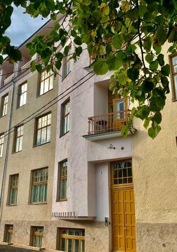 Lovely 3- Room Apartment In Historical House