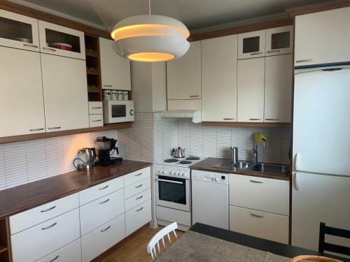 Apartamento Hyvin Varusteltu Perhehuoneisto Pys�k�intipaikalla