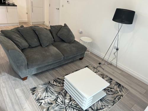 Lovely 2 Bed Apartment With Parking On Premises