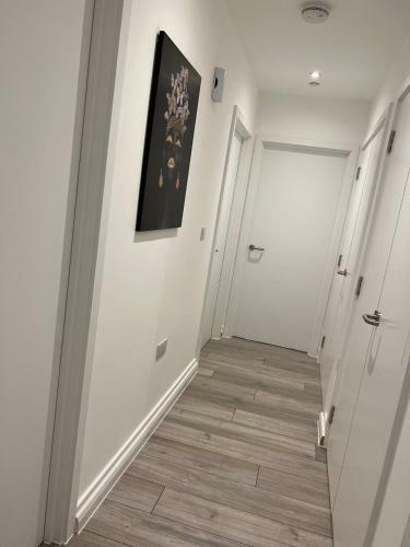 Lovely 2 Bed Apartment With Parking On Premises