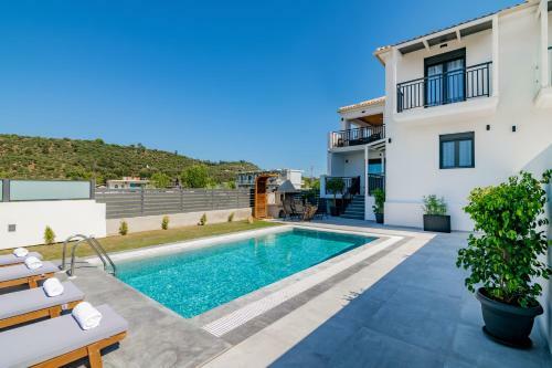 Eagle's Nest - Adjoining Villas!