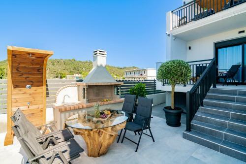 Eagle's Nest - Adjoining Villas!
