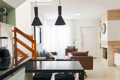 3 Quartos Em Canela - Decorado E Equipado Em Bairro Tranquilo