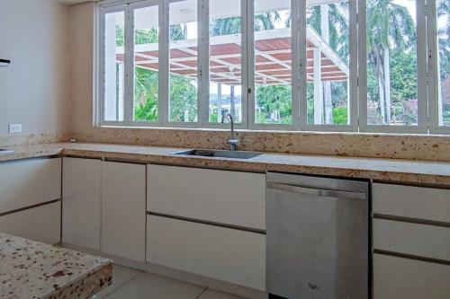 Preciosa Casa Con Piscina Y Un Clima Privilegiado