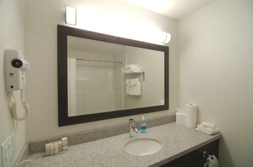 Hotel Paradise Inn And Suites