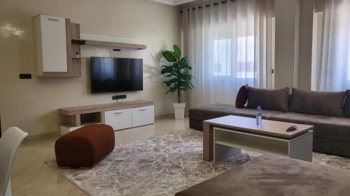 Charming New Large Luxurious Apartment.