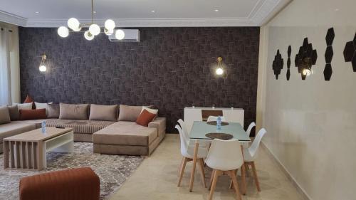 Charming New Large Luxurious Apartment.