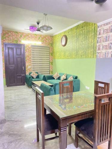 Entire Villa With Private Parking & Private Garden