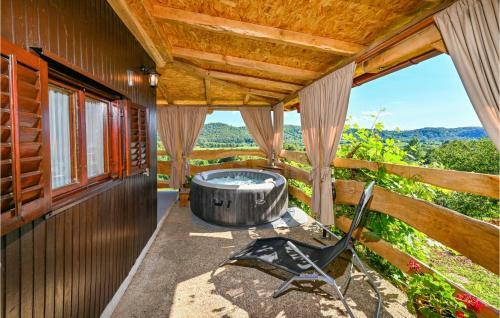 Nice Home In Bozurici With Jacuzzi And 2 Bedrooms