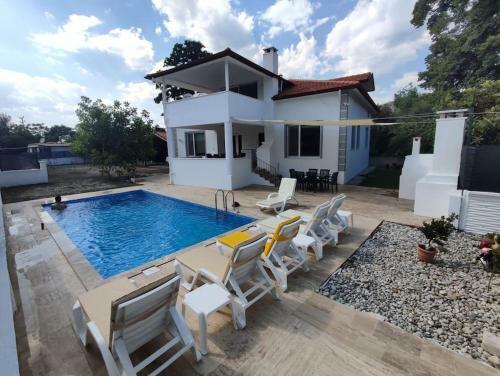 Villa Serenity With Private Pool And Large Garden.